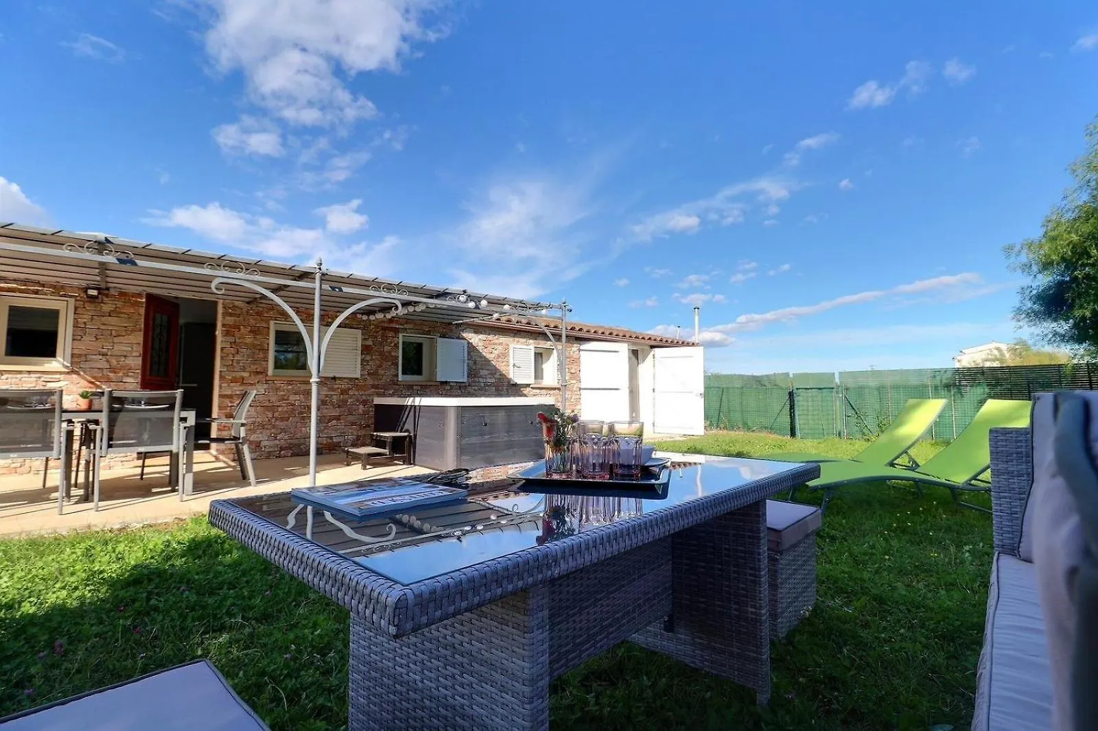 Maison Du Sud Avec Jacuzzi Le Luc 0*,  France